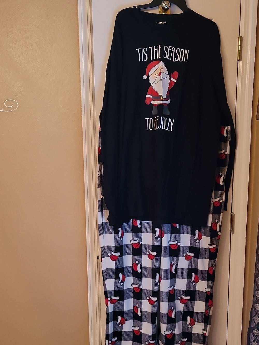 Men's Black Santa Graphic Holiday Lounge Top